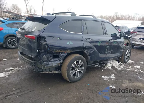 2020 Toyota Highlander Xle z USA, uszkodzony, nr VIN 5TDHZRBH2LS048620